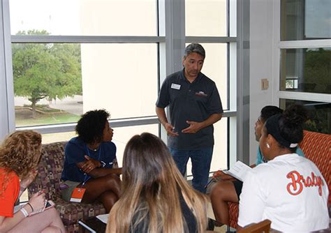 Utsa academic advising - The Health Professions Office is part of UTSA’s Career-Engaged Learning ecosystem of offices, services, and opportunities that helps students connect what they are learning in the classroom to future career goals. We support experiential learning opportunities, encourage cross-disciplinary collaboration, foster partnerships with the community ...